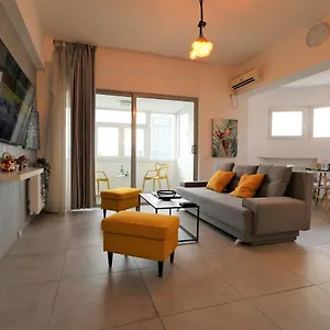 Serenity Heights Apartment: A Panoramic Haven Near Old Town - Free Minibar Appartamento